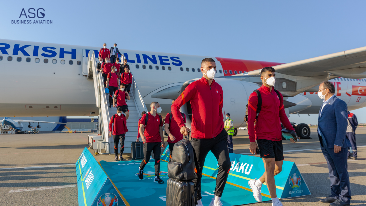 The Turkish national football team arrived in Baku on a specially designed aircraft